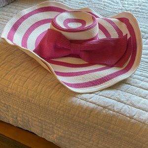 Vineyard Vines pink & white derby style straw hat